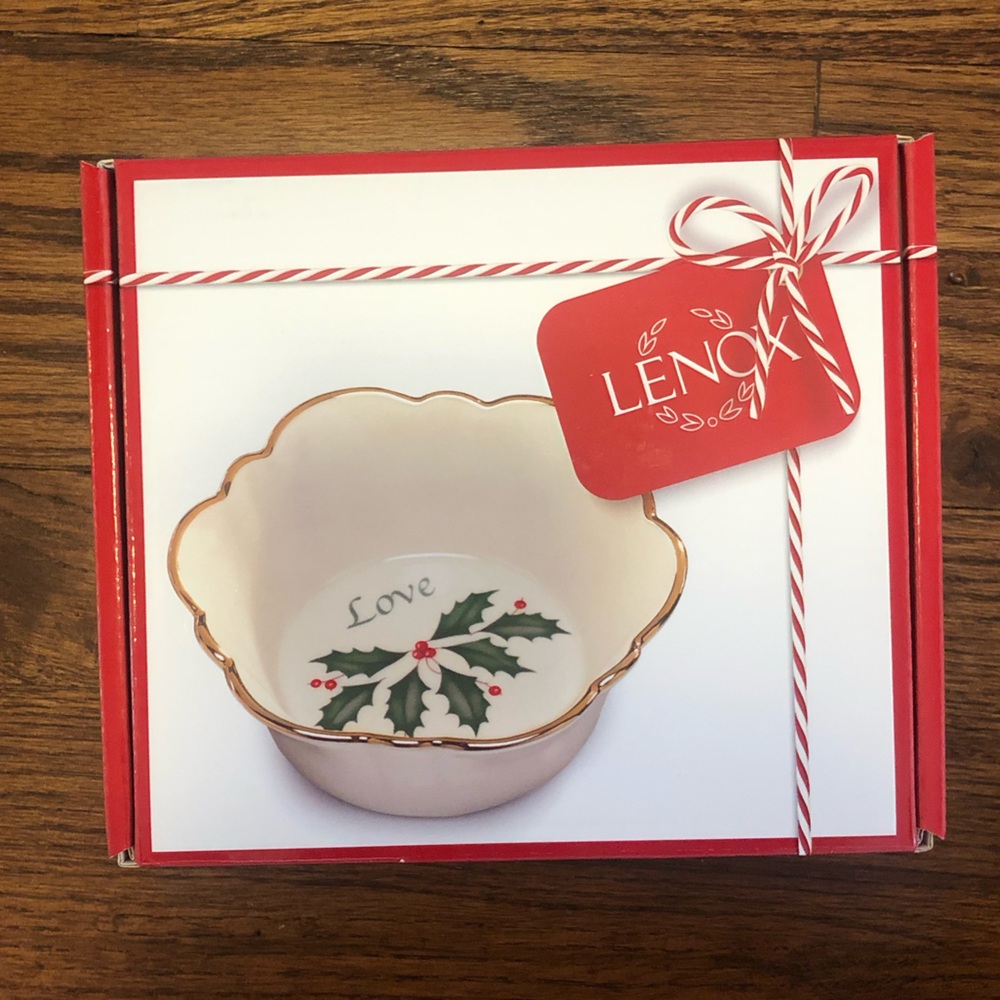 Lenox holiday love dish